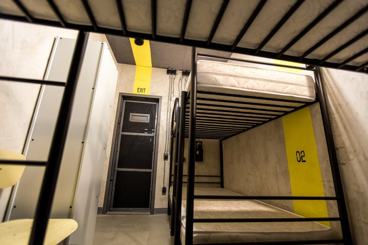 Lviv Loft Prison Hostel Ngoại thất bức ảnh