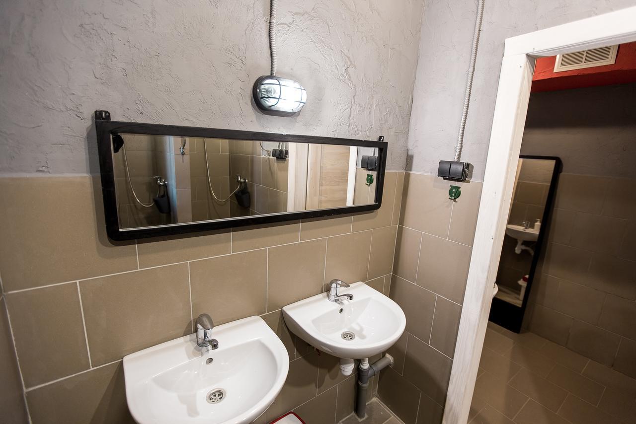 Lviv Loft Prison Hostel Ngoại thất bức ảnh