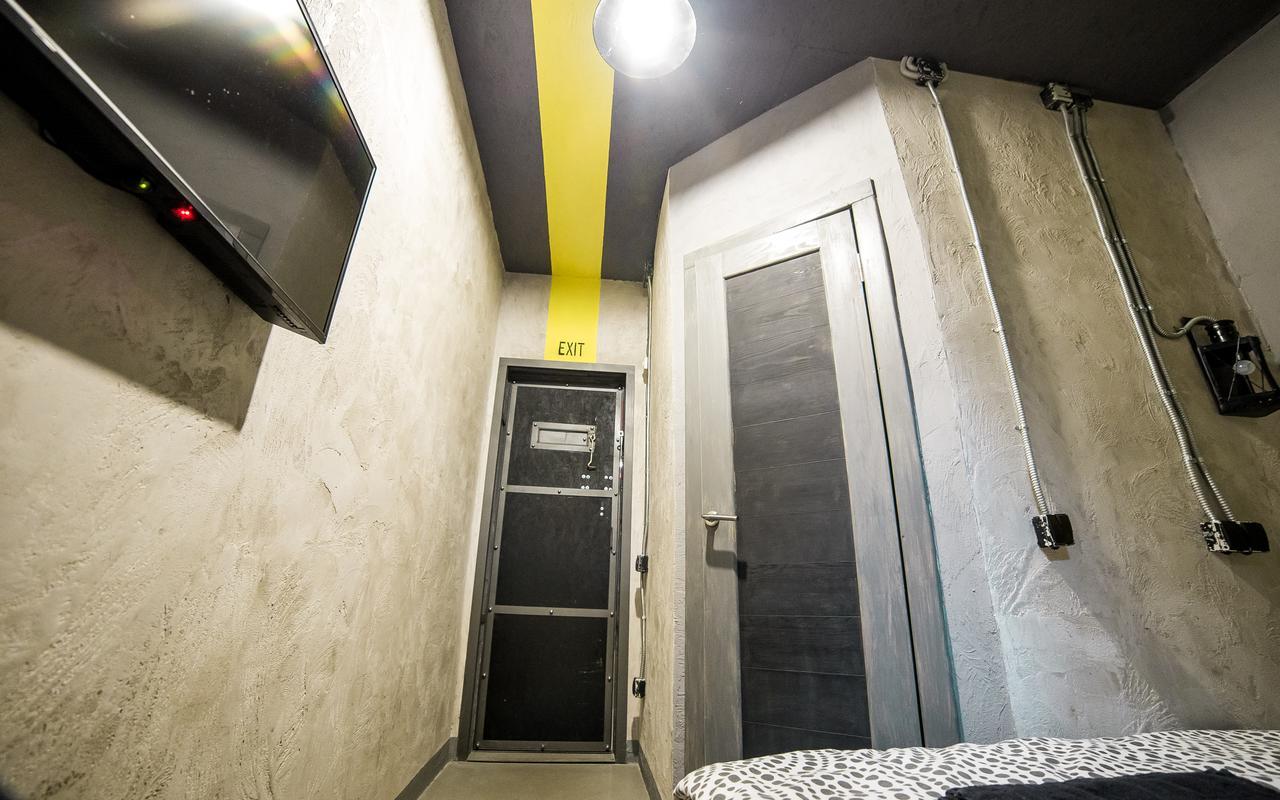 Lviv Loft Prison Hostel Ngoại thất bức ảnh