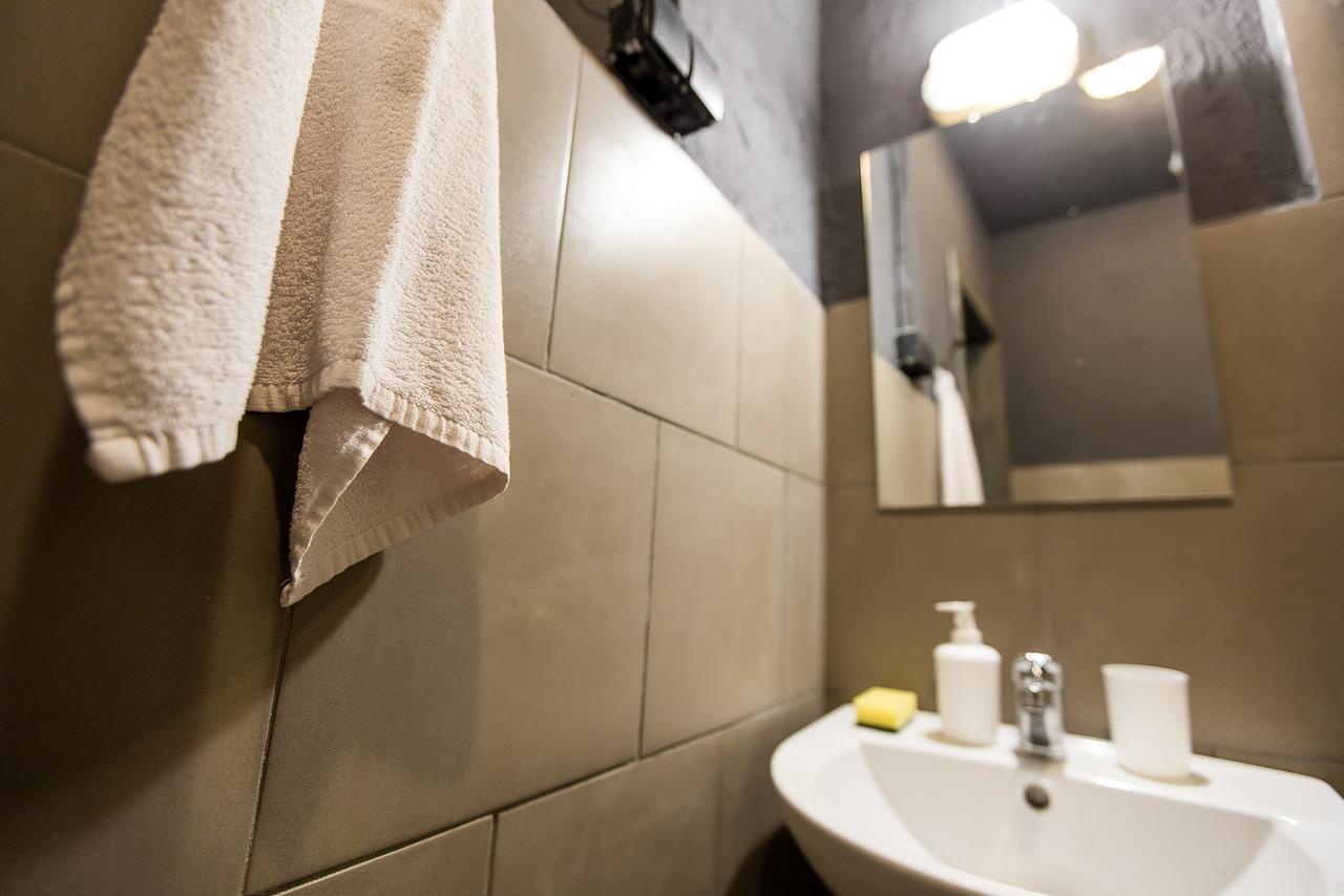Lviv Loft Prison Hostel Ngoại thất bức ảnh