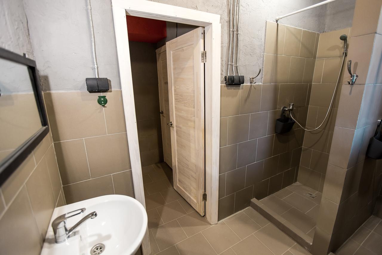 Lviv Loft Prison Hostel Ngoại thất bức ảnh