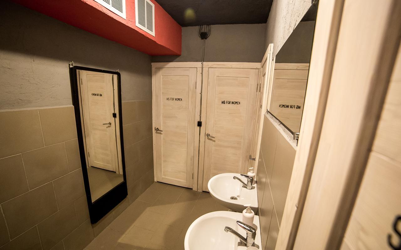 Lviv Loft Prison Hostel Ngoại thất bức ảnh