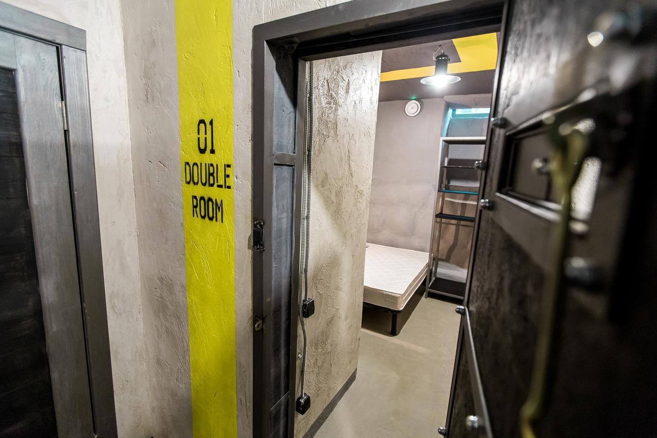 Lviv Loft Prison Hostel Ngoại thất bức ảnh