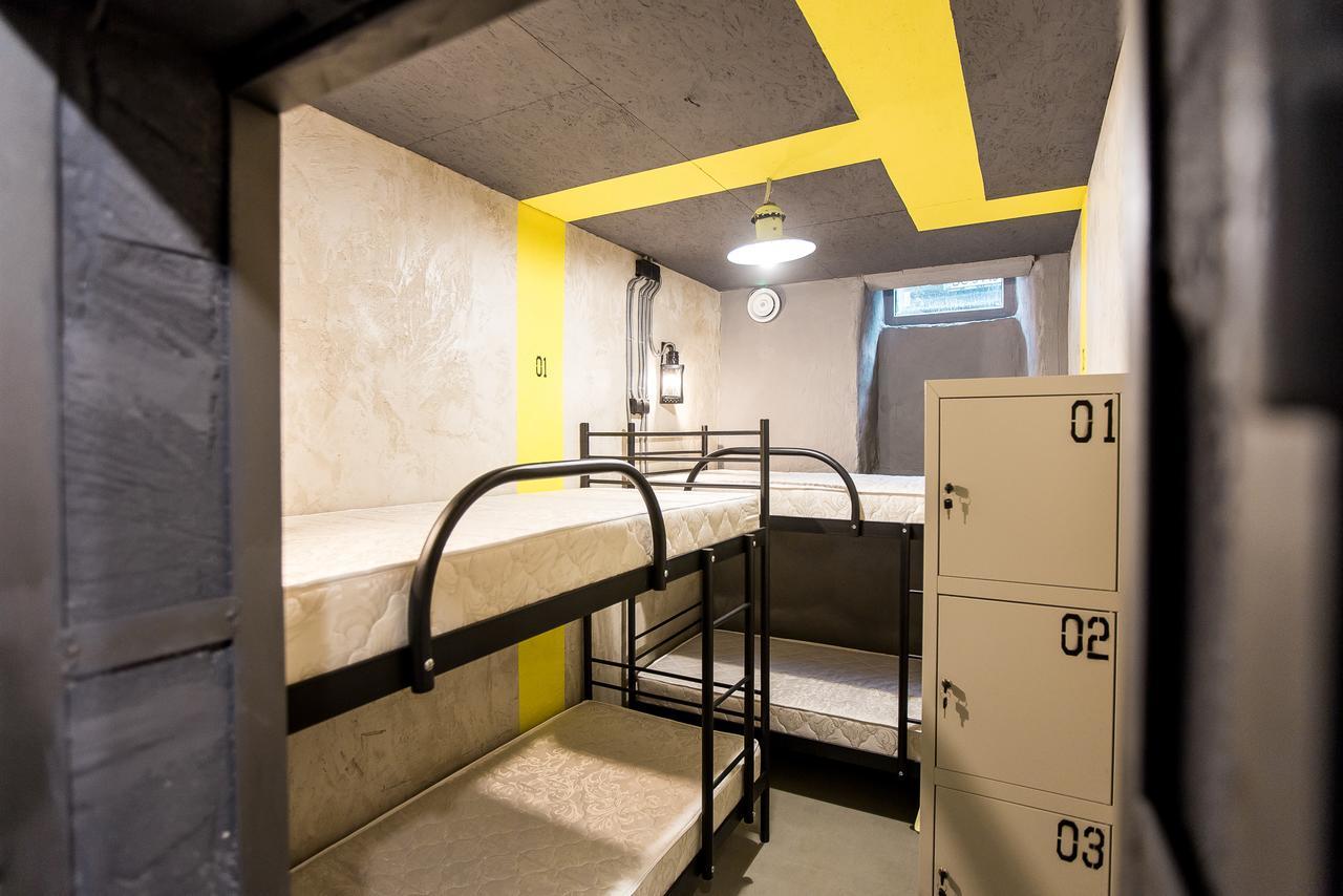 Lviv Loft Prison Hostel Ngoại thất bức ảnh