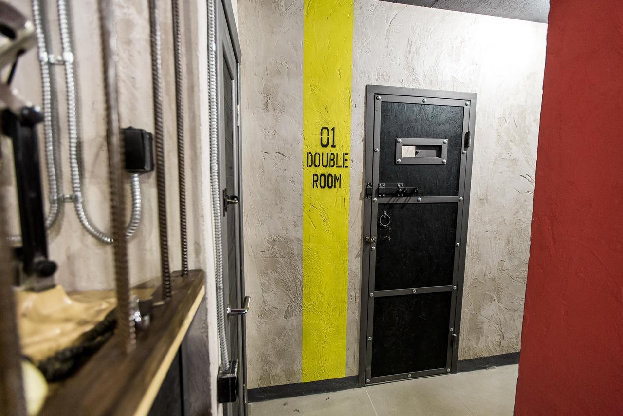 Lviv Loft Prison Hostel Ngoại thất bức ảnh