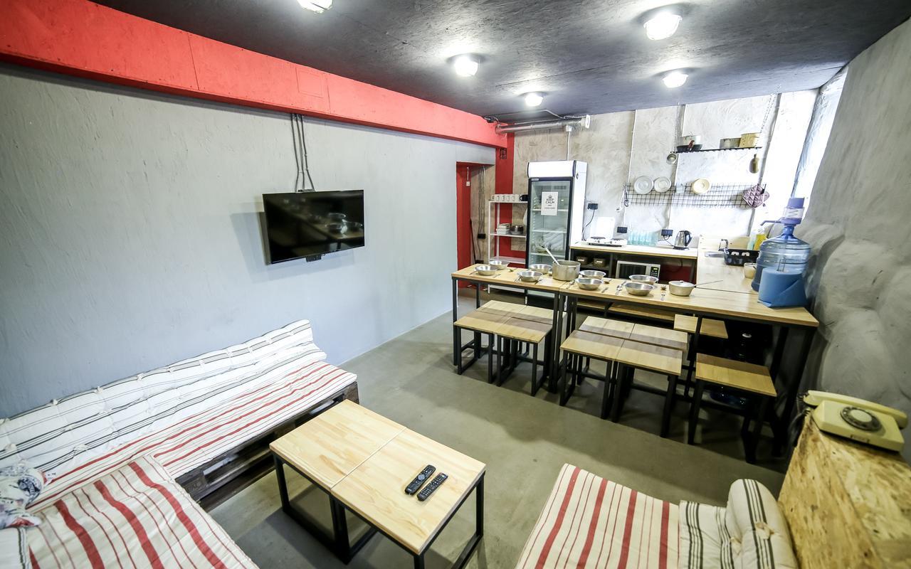 Lviv Loft Prison Hostel Ngoại thất bức ảnh