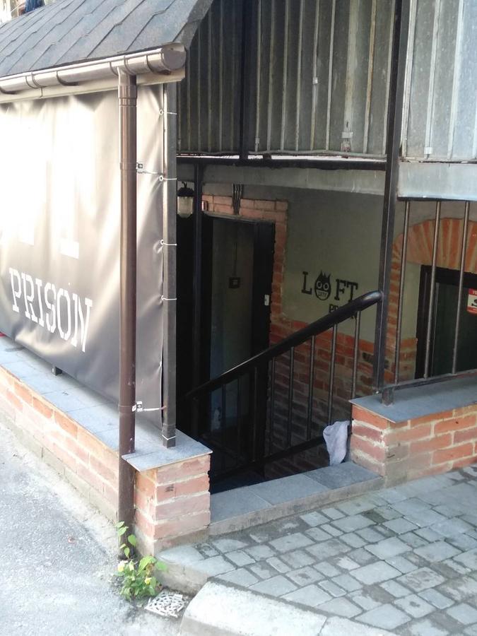 Lviv Loft Prison Hostel Ngoại thất bức ảnh
